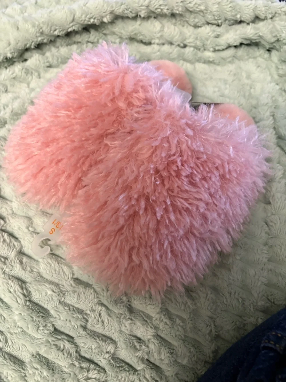 NWT- Small 13-1 Kids Pink Fluffy Slide Sandals -art class slip on fun slippers